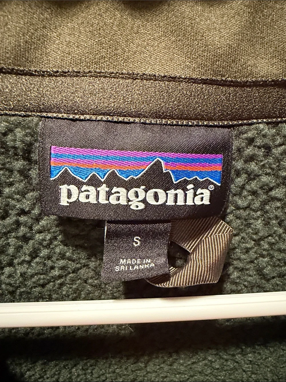 Patagonia women’s Dark Olive Green Half-Zip Fleece Pullover - Picture 2 of 2